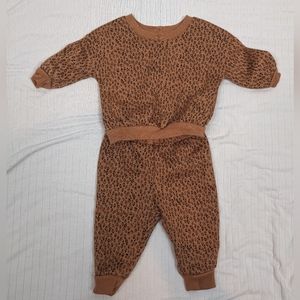 Gap Kids 2 piece cheetah print jogger outfit, 3-6 Months